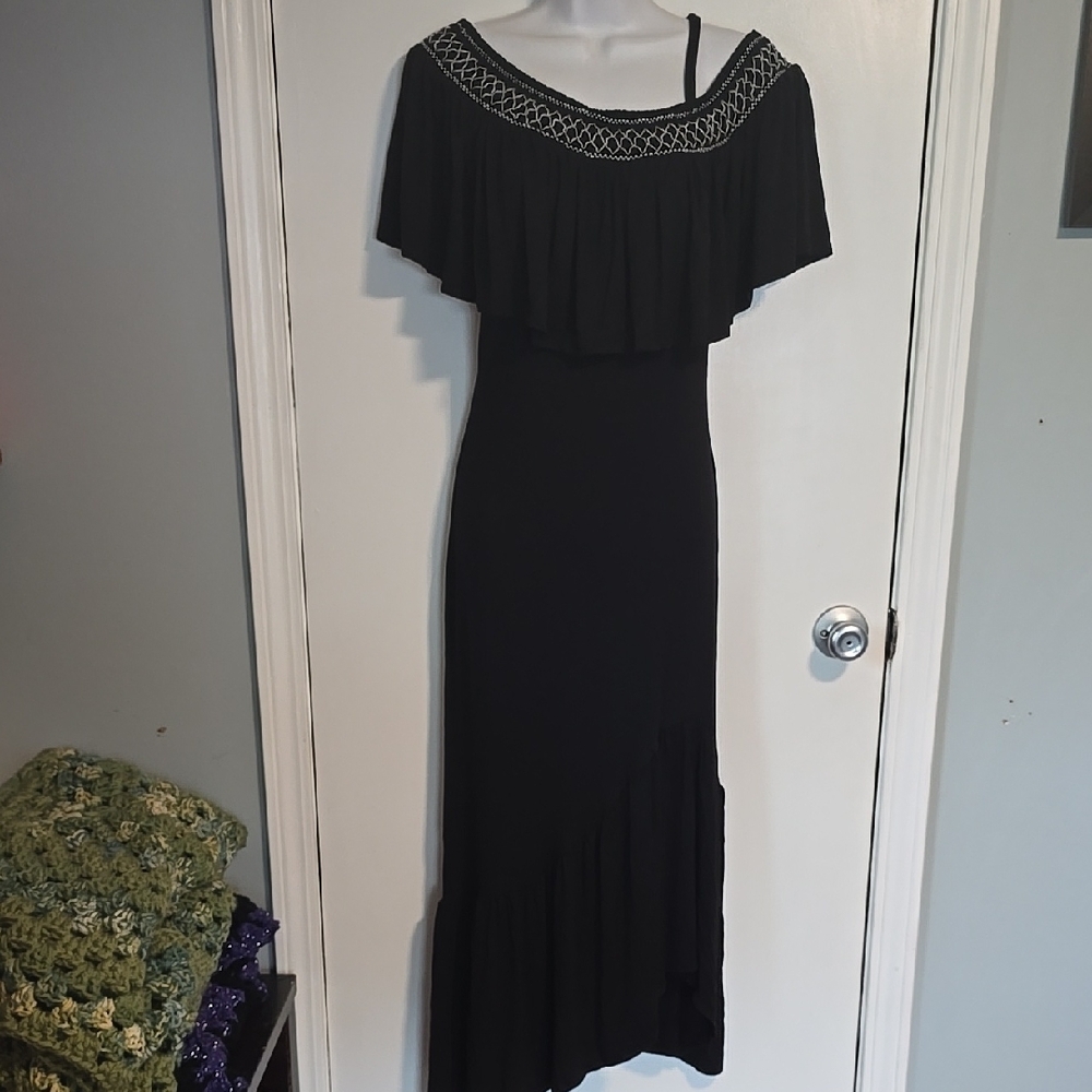 Sophia Vergara Black Sexy Shoulder Dress Size M NWT